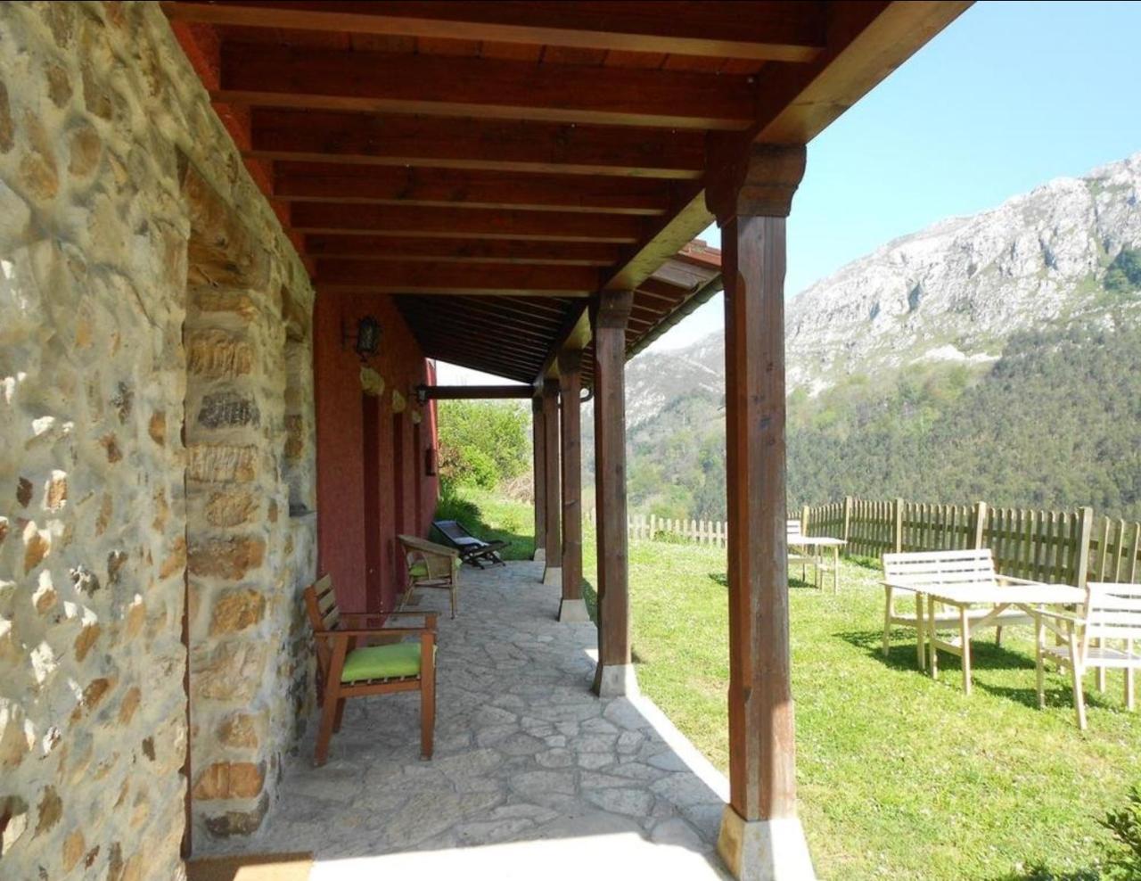 El Interior De Gaia Guest House Arriondas Exterior photo