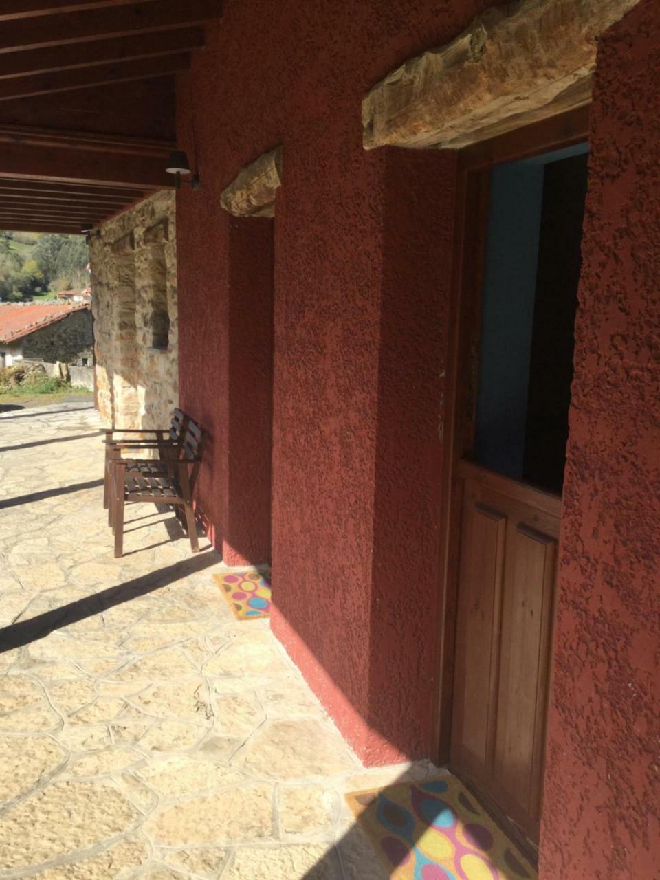 El Interior De Gaia Guest House Arriondas Exterior photo